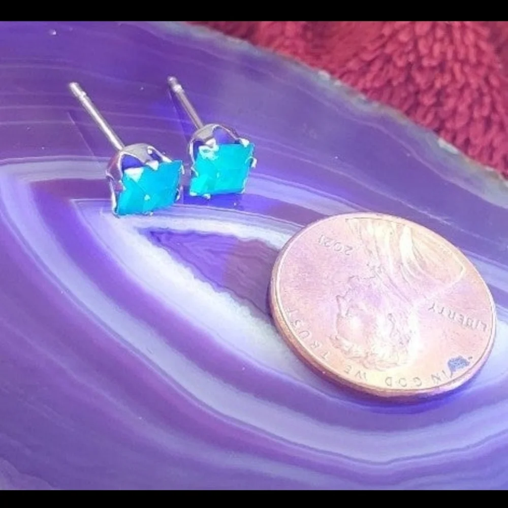 Blue Square uranium glass 6mm stainless steel studs - Picture 6 of 7